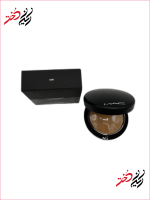 نمای بالا از پودر فشرده Mineralize مک رنگ تیره و جعبه آن